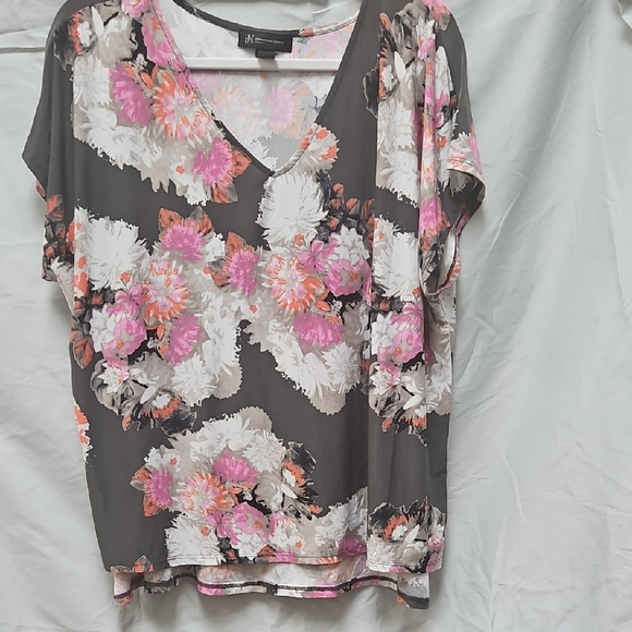 I-N-C Floral V-Neck Women Top (CLEARANCE PRICE FIRM) - Picture 1 of 2